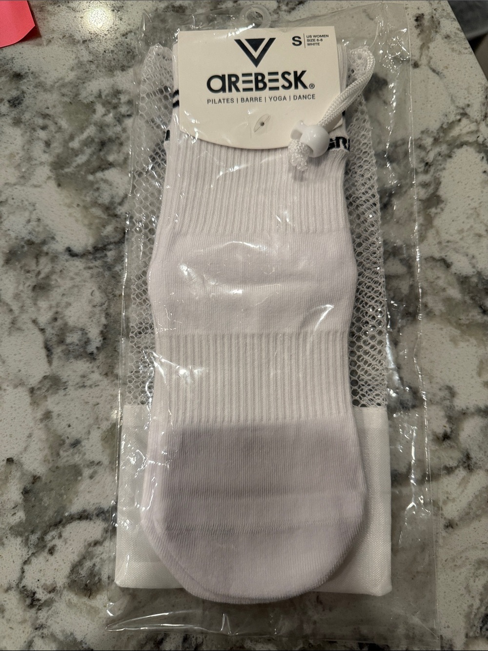 Arebesk Grip socks plus wash bag